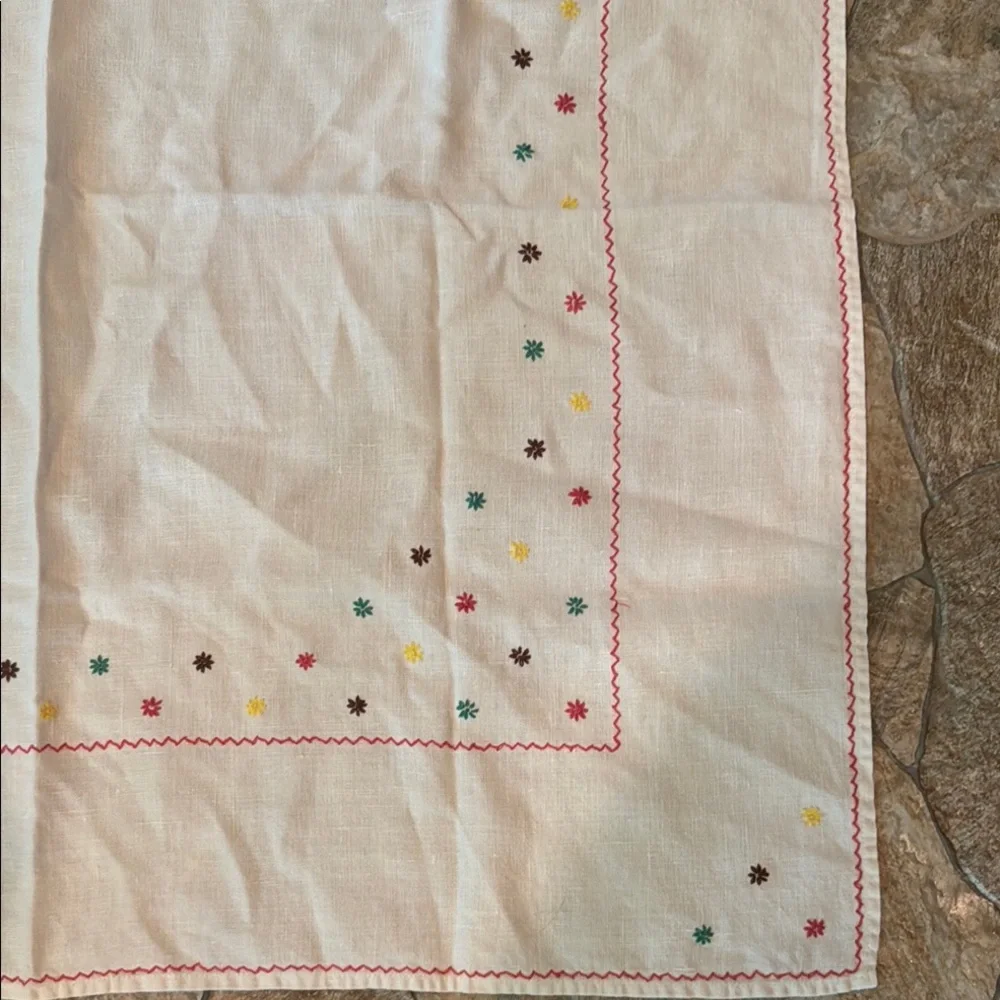 Tablecloth Vintage Embroidered Small White Tablecloth with Colorful Accents